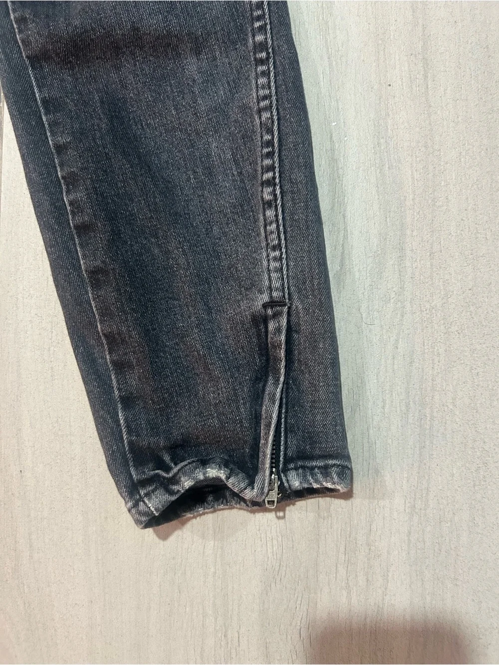 AMO twist zip Ankle jeans Size 31